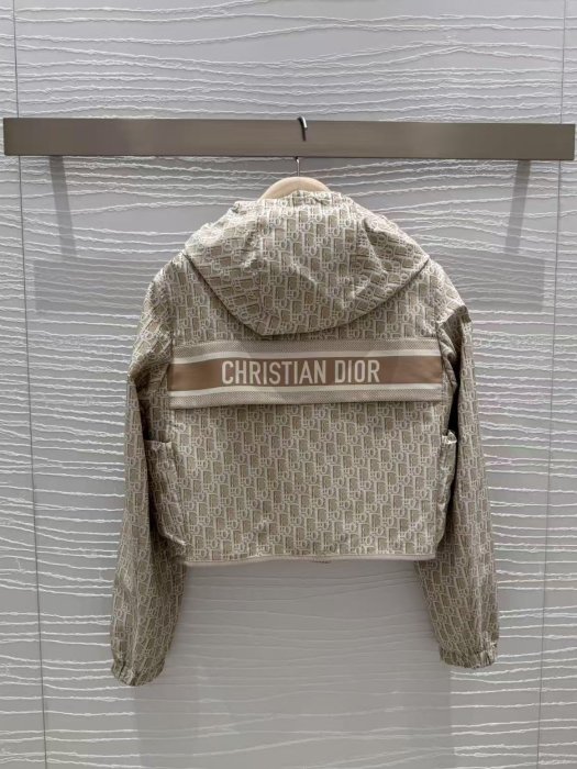 Куртка жіноча фото 2