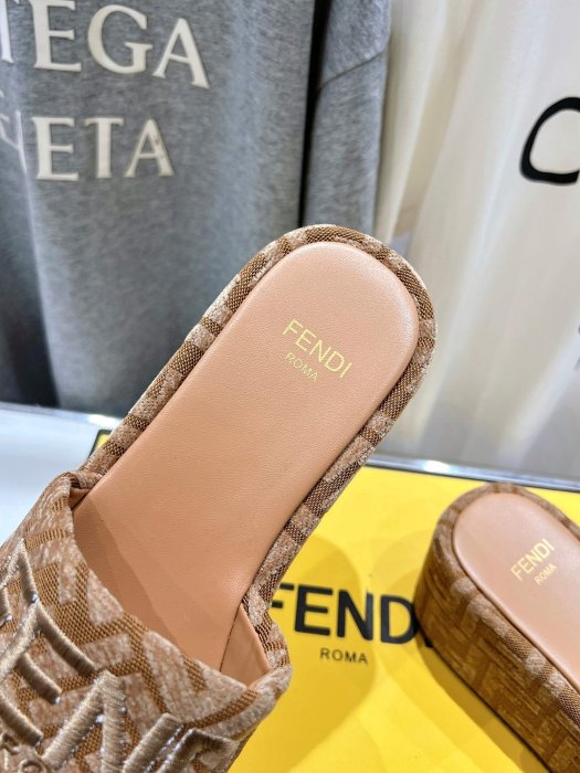 Шлепанцы фото 6