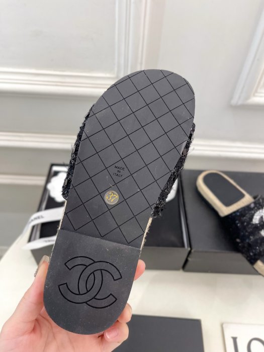 Шлепанцы женские фото 9