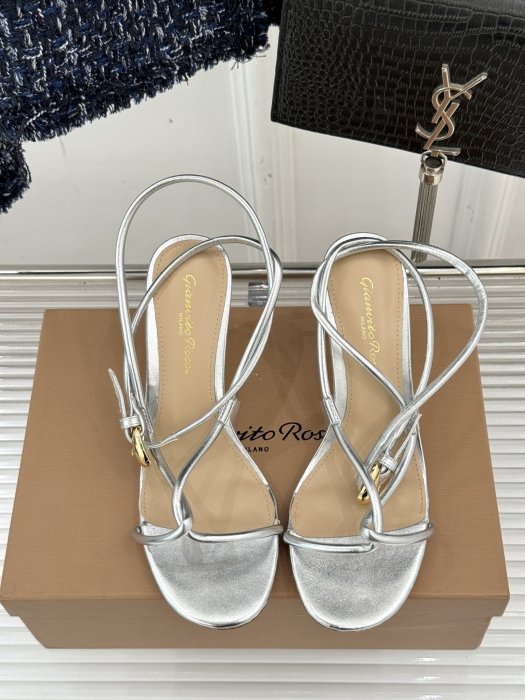 Sandals on stud фото 4