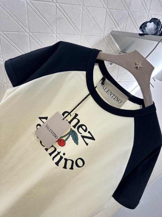 T-shirt women's фото 3