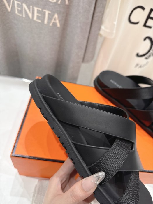 Шлепанцы женские фото 8