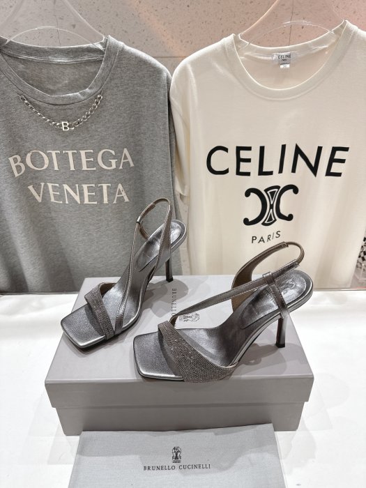 Босоножки фото 3