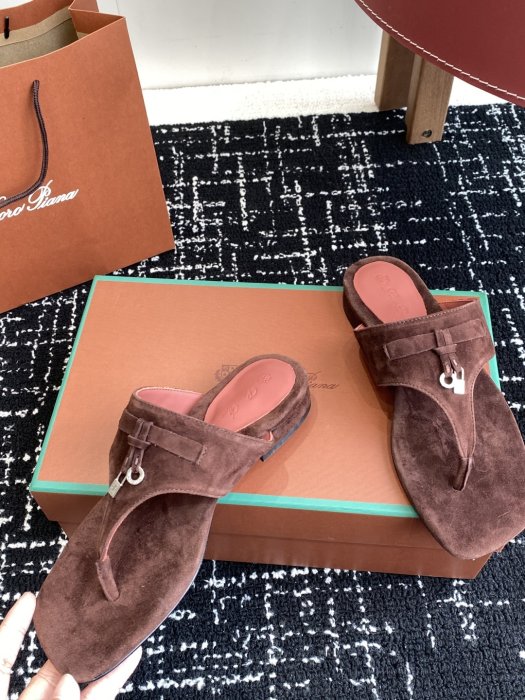 Шлепанцы фото 7