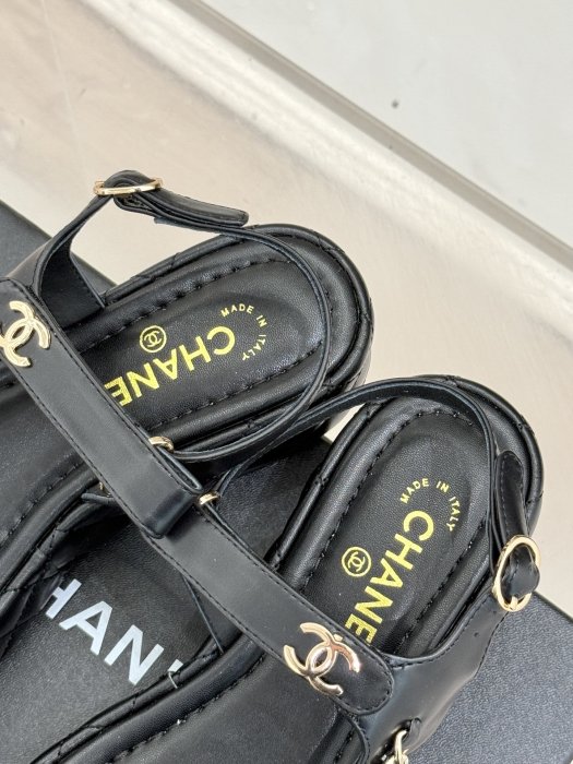 Шлепанцы фото 8