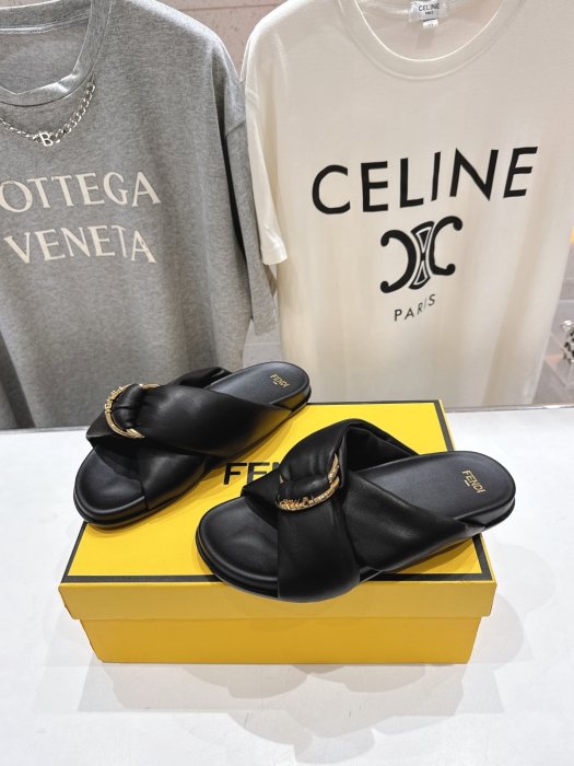 Шлепанцы женские фото 3