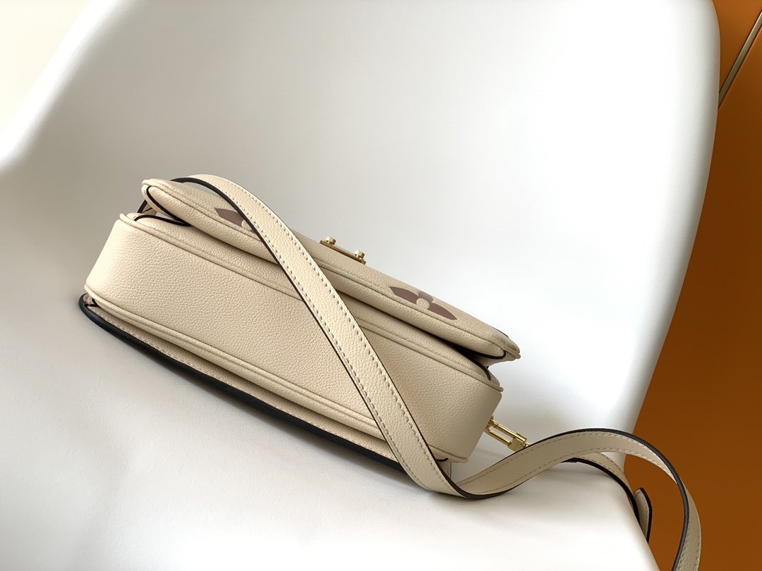 A bag Pochette Metis Shoulder bag 25 cm фото 5