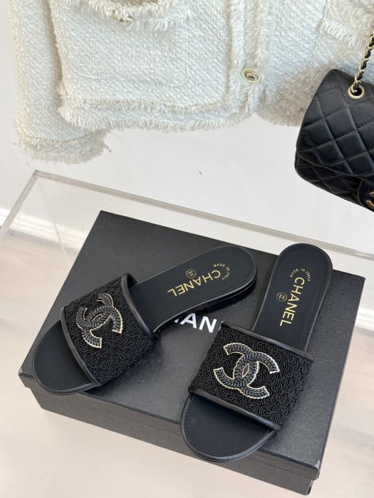 Шлепанцы женские фото 2