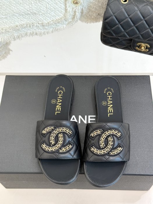 Шлепанцы женские фото 4