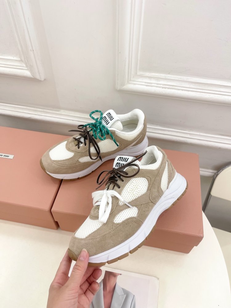 Кроссовки женские фото 3