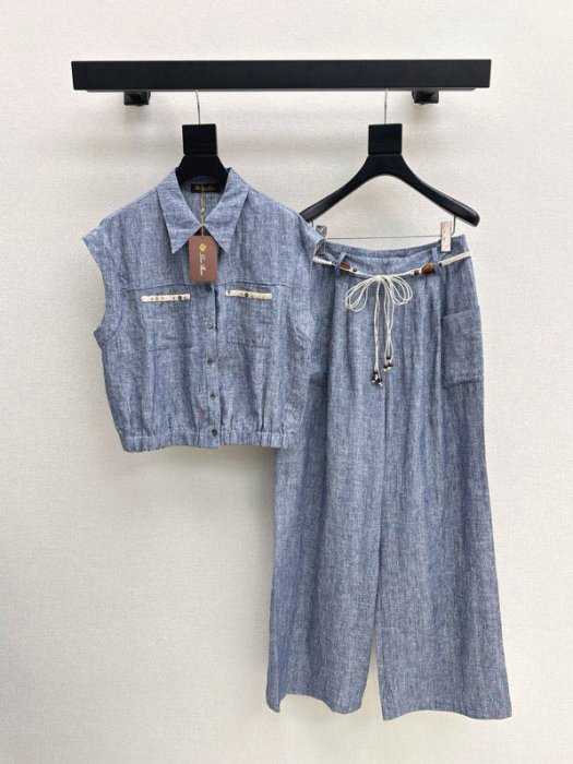 Костюм женский