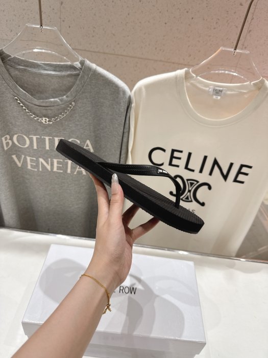 Шлепанцы женские фото 4