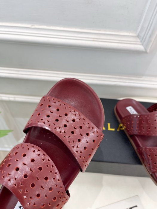 Шлепанцы женские фото 6