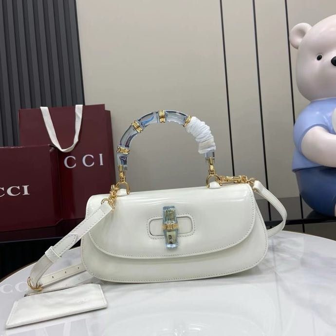 Сумка кожаная Gucci Bamboo Diva 26 см