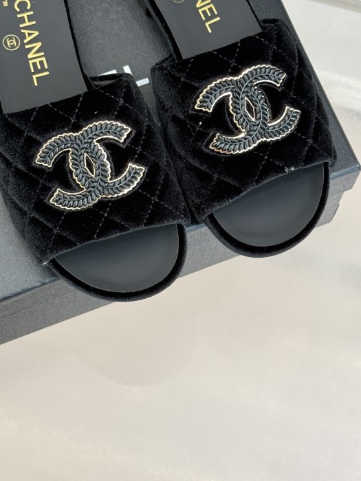 Шлепанцы фото 7