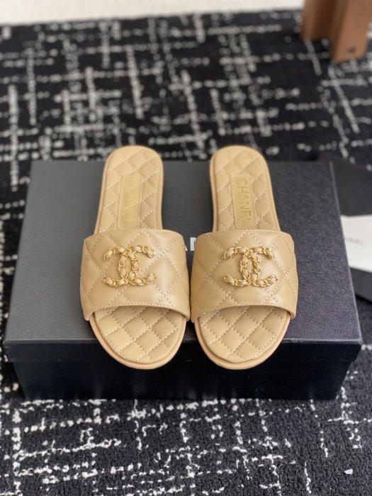 Шлепанцы женские