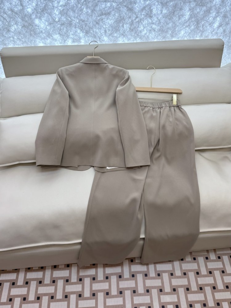 Costume female фото 4