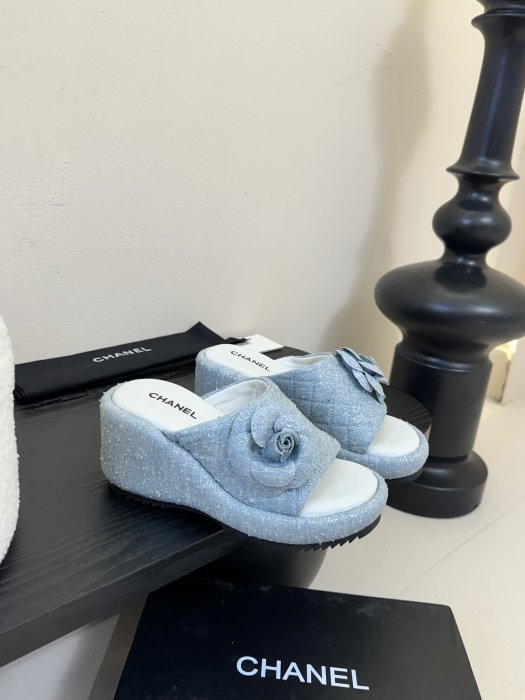 Шлепанцы женские фото 2