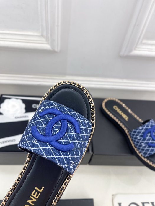 Шлепанцы женские фото 9