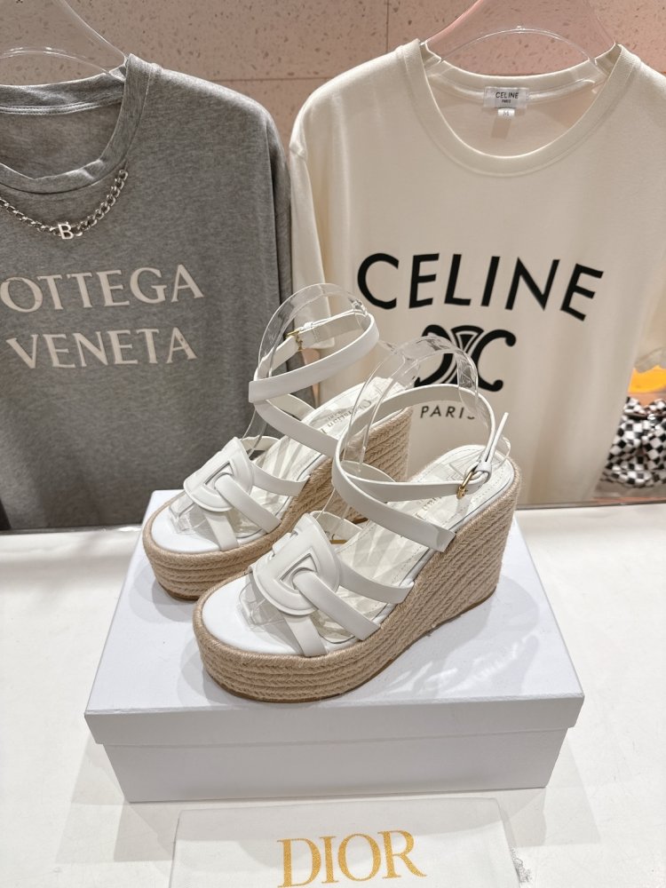 Сандалі жіночі фото 3