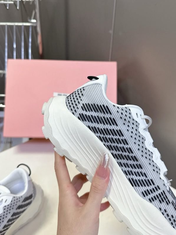 Кроссовки женские фото 9