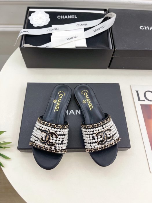 Шлепанцы женские