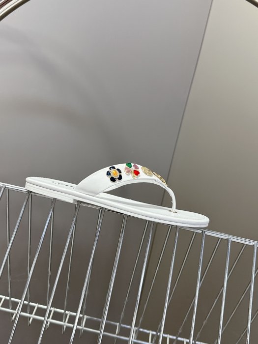 Шлепанцы женские фото 5