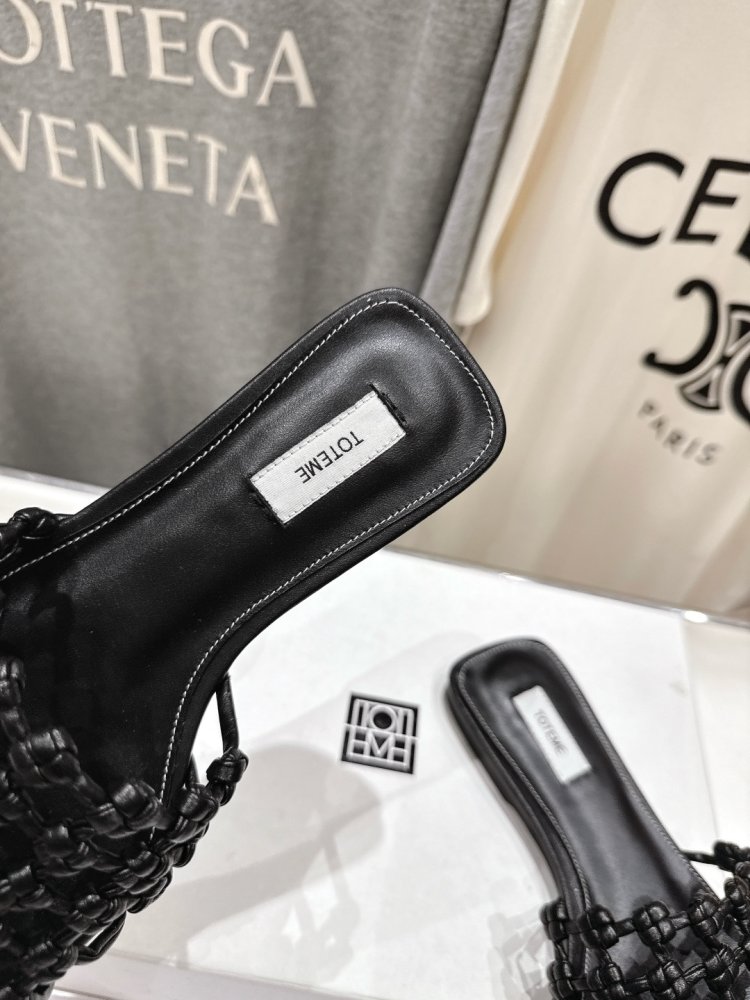 Шльопанці жіночі фото 6