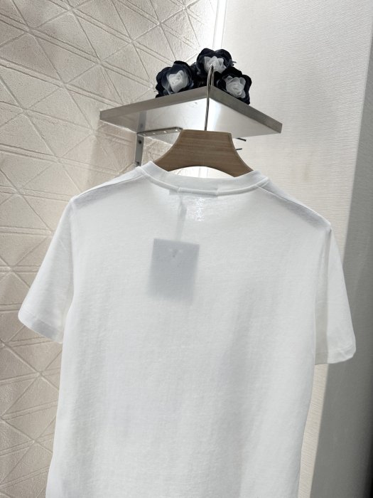 T-shirt women's фото 4