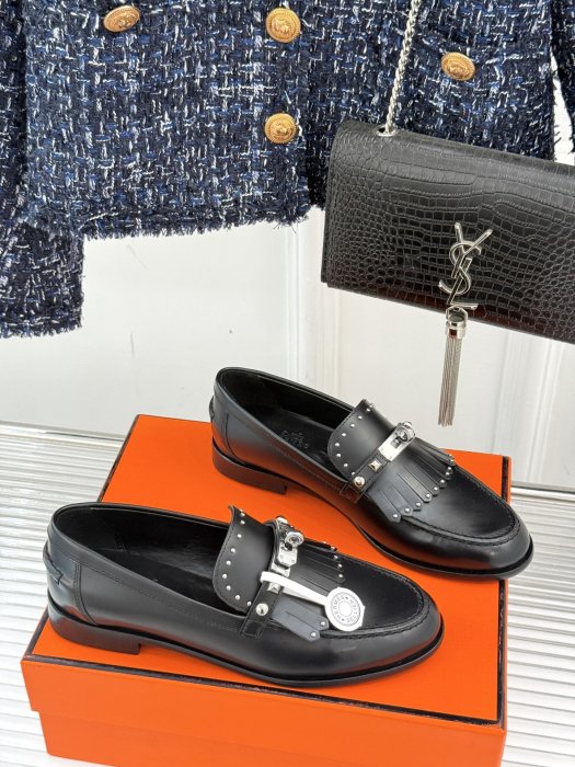 Лоферы женские фото 3