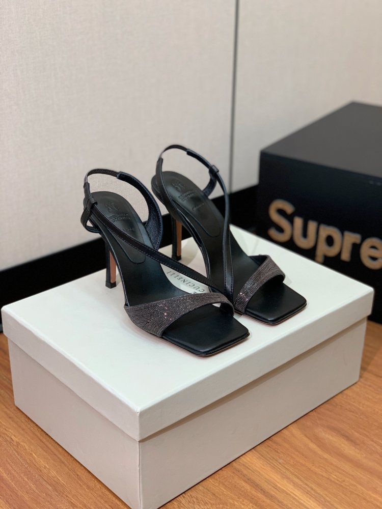 Босоножки фото 3