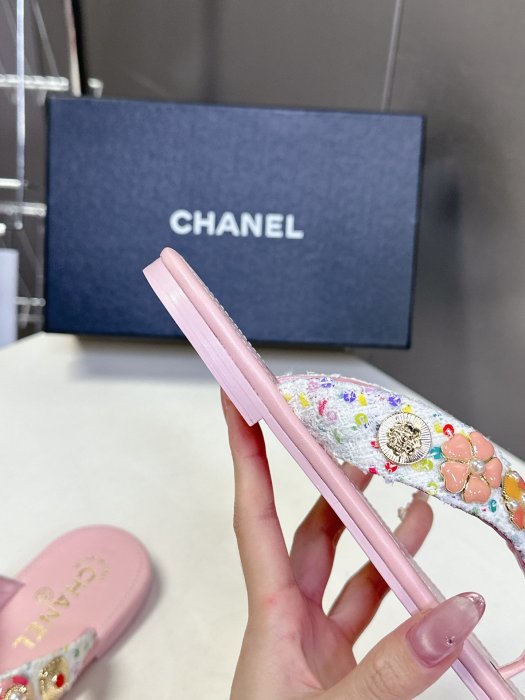 Шльопанці жіночі фото 7