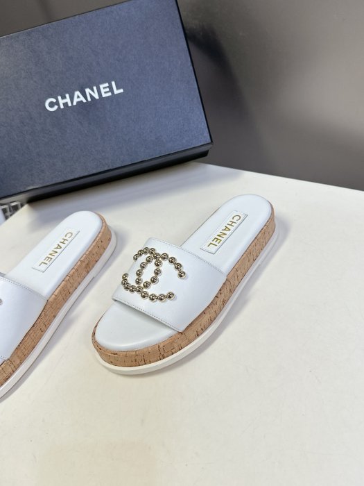 Шлепанцы женские фото 3