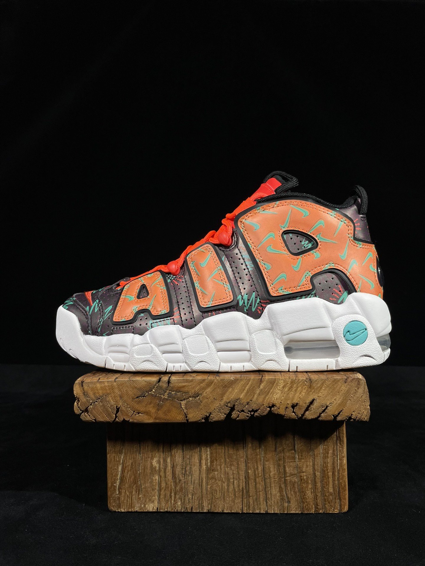 Кросівки Air More Uptempo AT3408-800