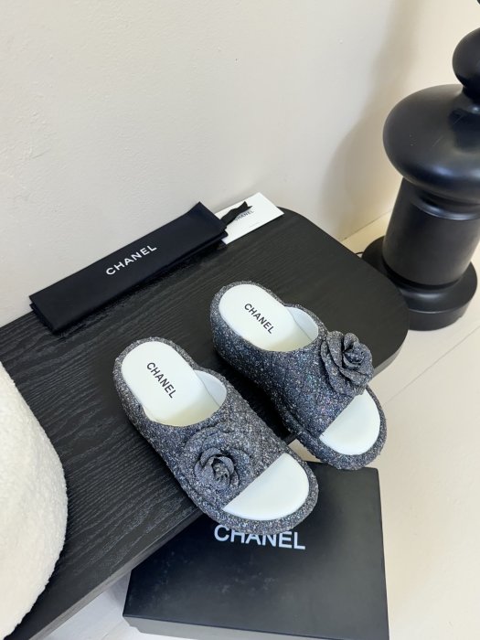 Шлепанцы женские