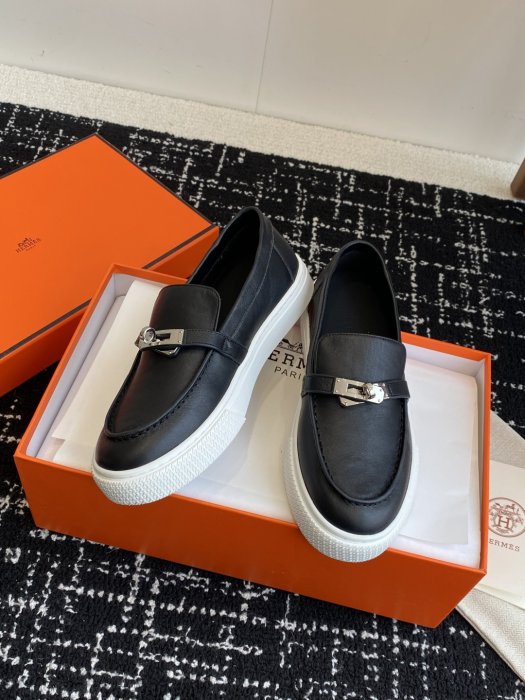 Лоферы кожаные женские фото 5