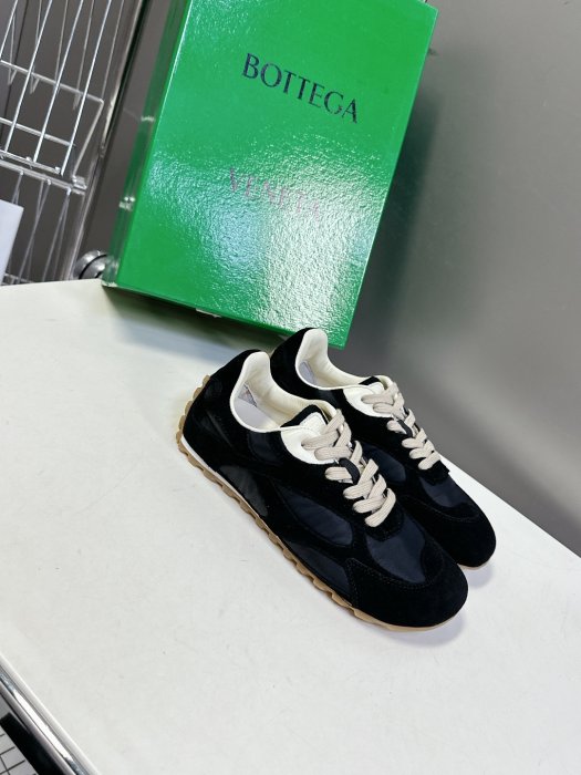 Кросівки жіночі фото 2