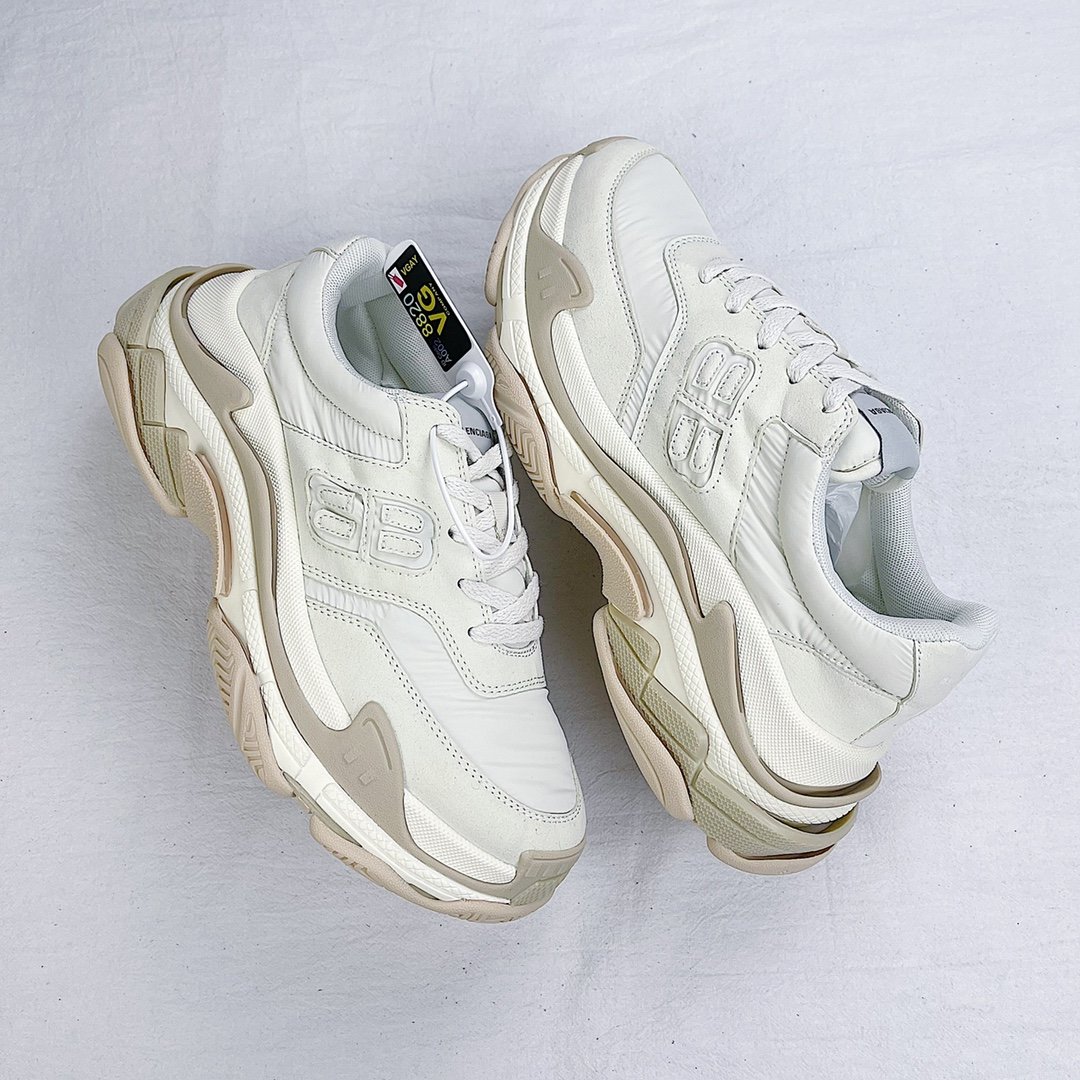 Sneakers Triple S W3CU фото 2