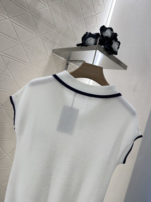 T-shirt women's фото 4