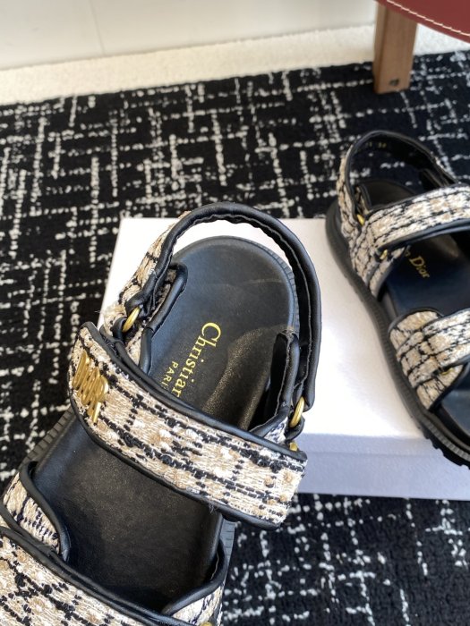 Сандалі жіночі фото 8