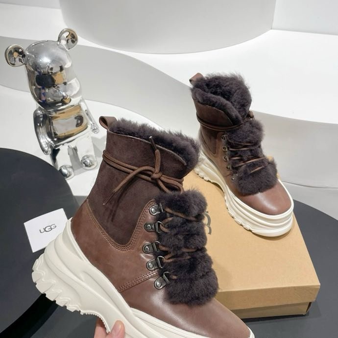 Boots women's on fur фото 5