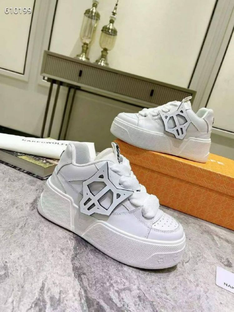 Sneakers women's - the size 39