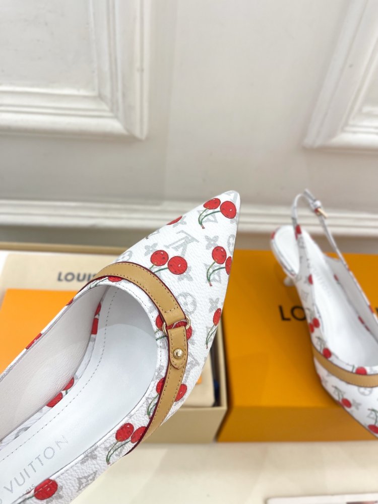 Босоножки фото 6