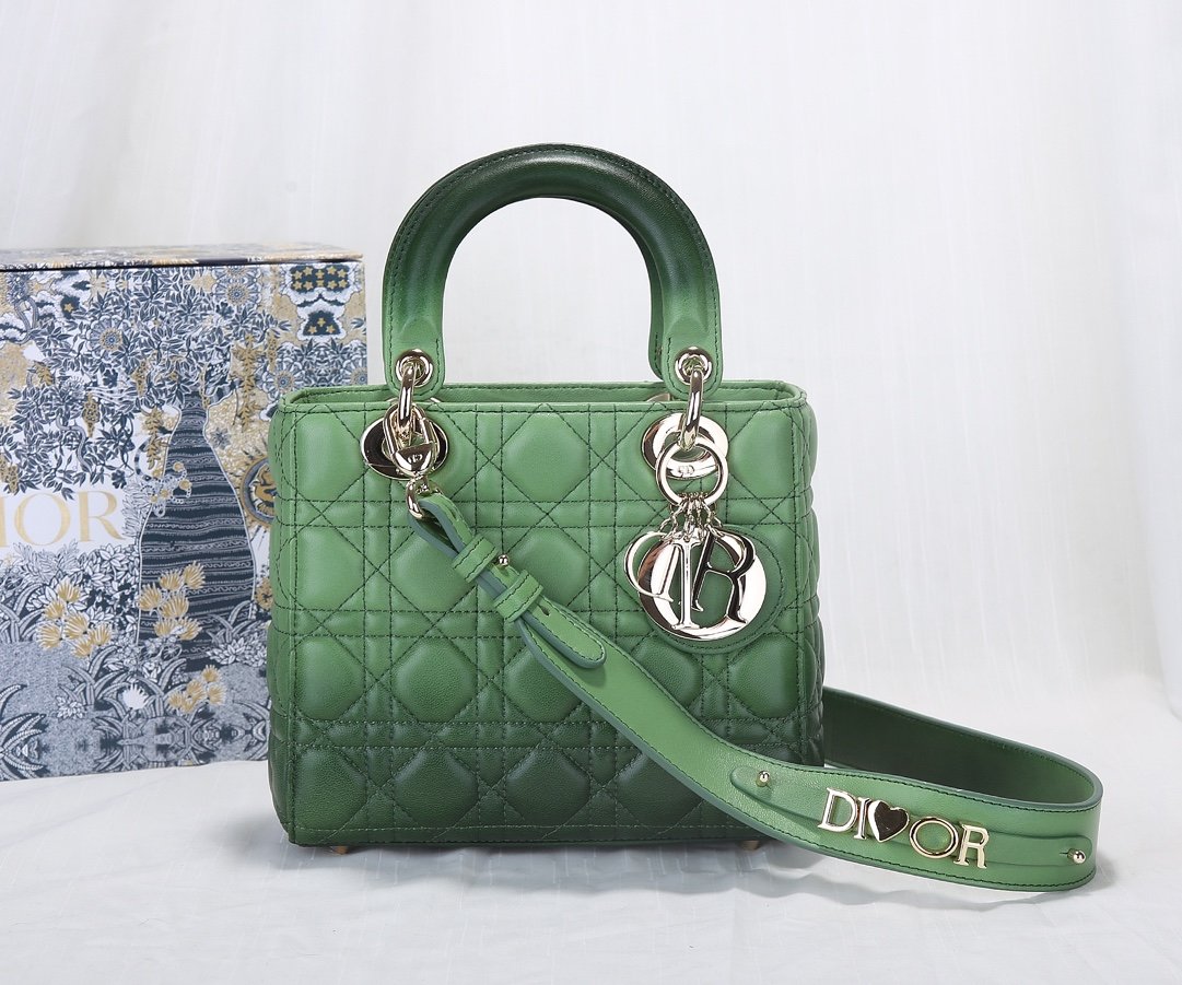 A bag Lady Dior