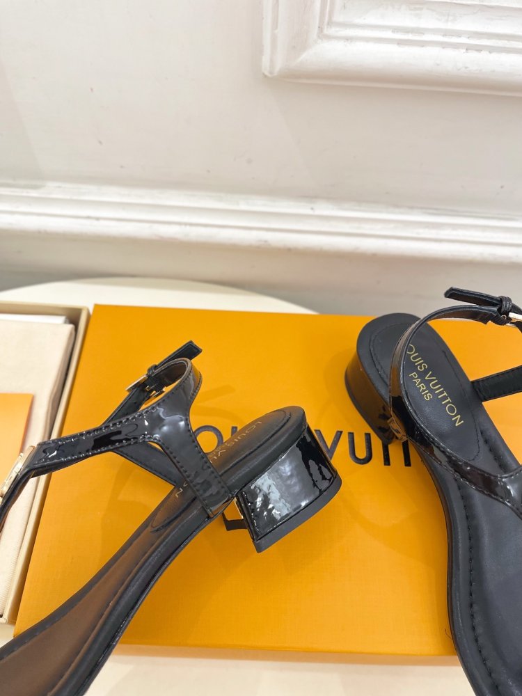 Сандалии женские фото 8