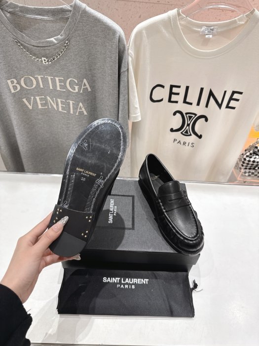 Лоферы кожаные женские фото 9