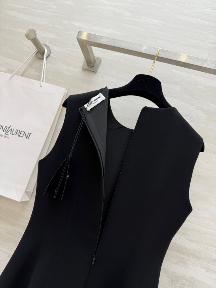 Dress from close-fitting bodice at style Hepburn фото 8