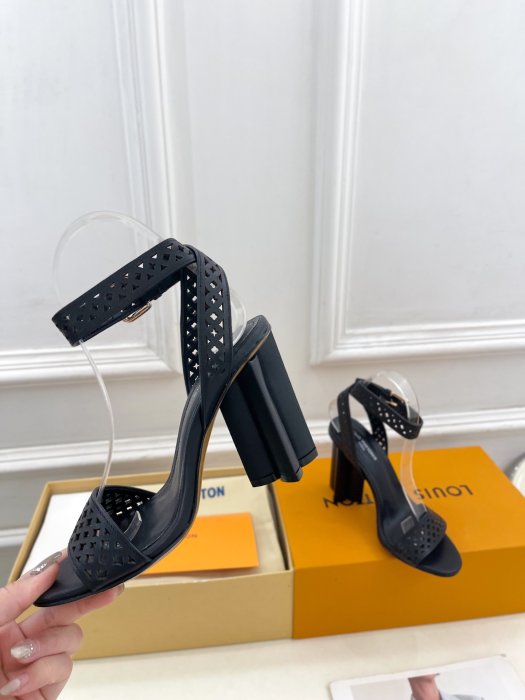 Босоножки фото 6