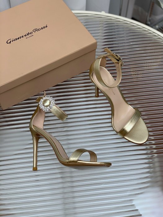 Босоножки фото 5