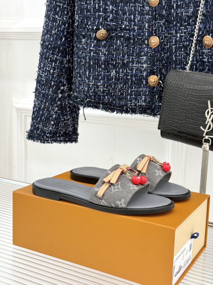 Шлепанцы женские